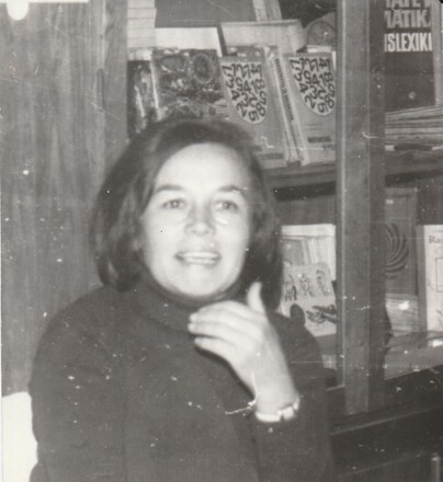 Szöcske, Szöcsi, Nyunyu